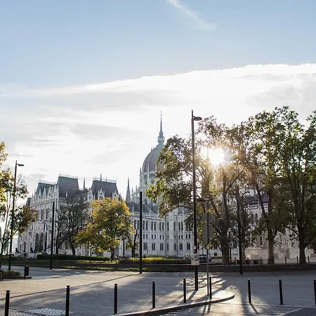 Apartment At Parliament