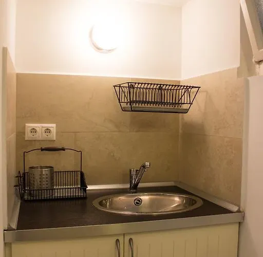 At Parliament Budapesta