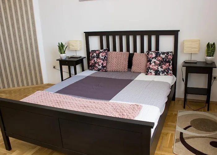 At Parliament Apartament *