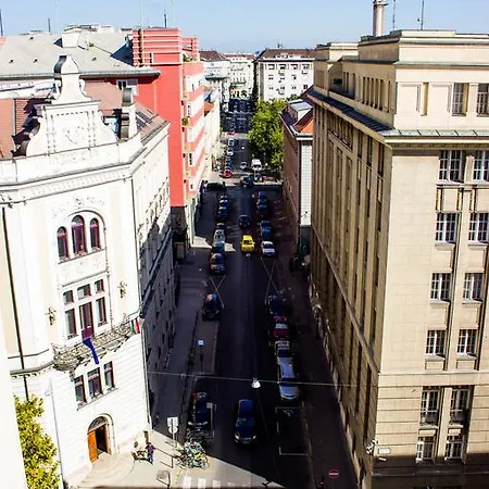 At Parliament Budapešť